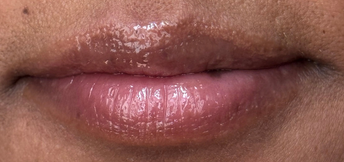 Soft Glow Studio Lip Oil – Glass
